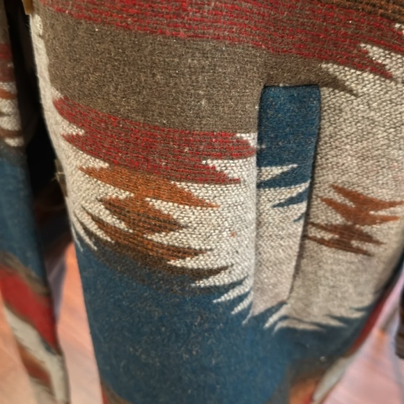 💥NEW ARRIVALS💥 Long Pattern Shacket - Picture 7 of 9